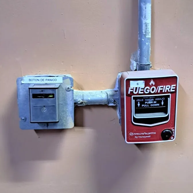 Botón de pánico y estación manual de fuego integrados en la misma instalación por Ocean Tech